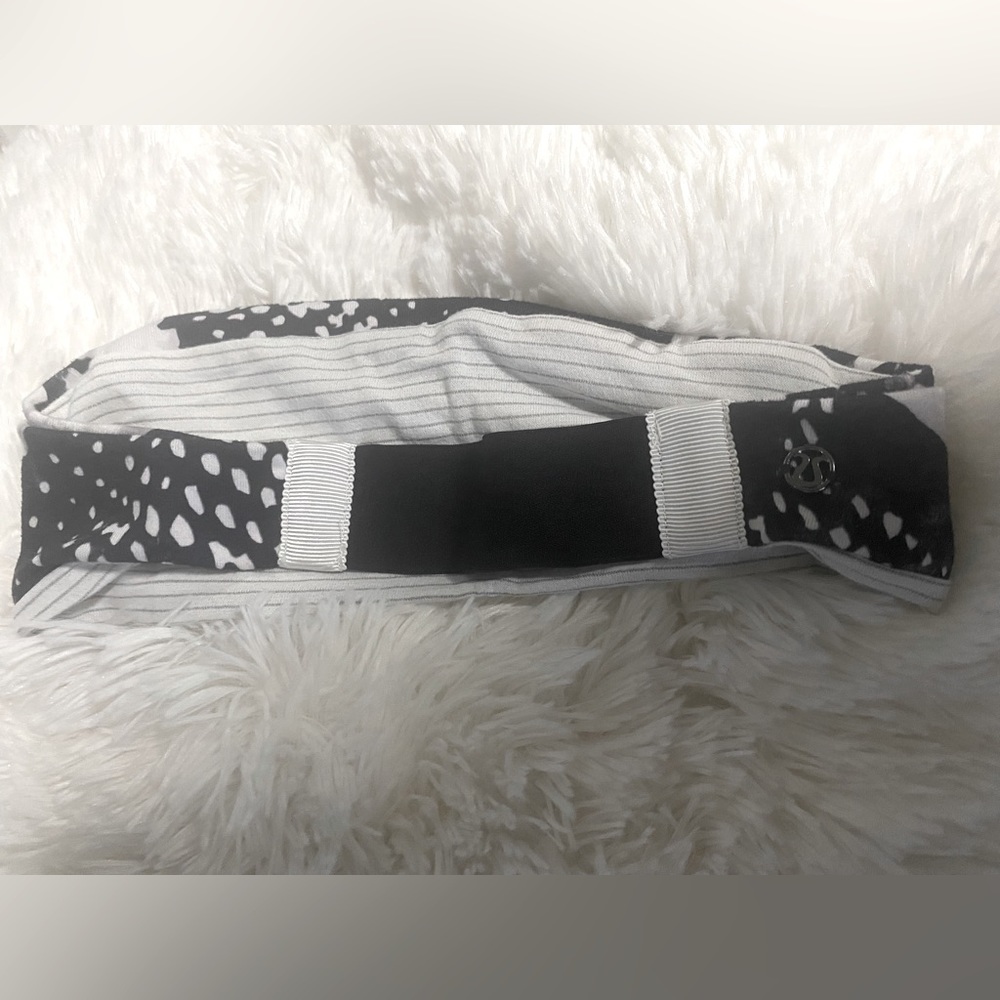 lululemon elastic hair band never worn !